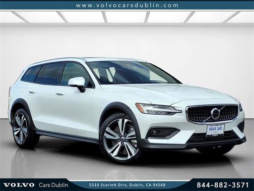 2024 Volvo V60 Cross Country B5 Plus