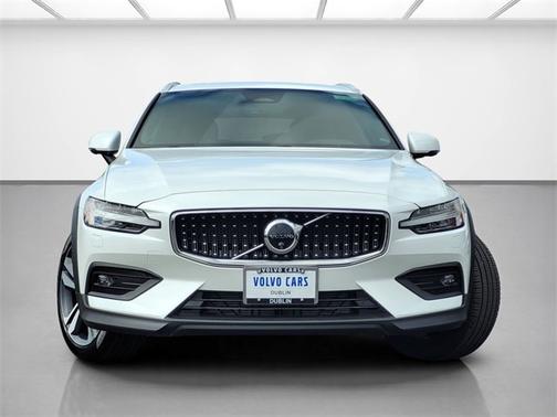 2024 Volvo V60 Cross Country B5 Plus