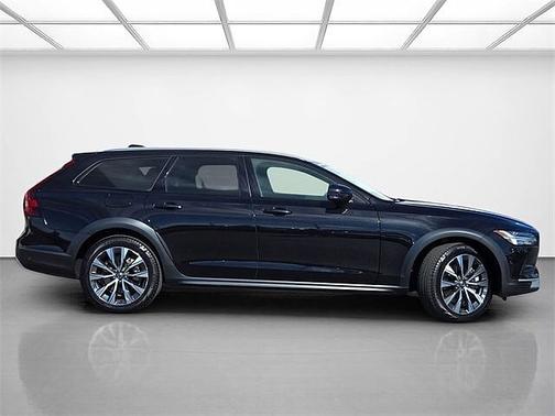 2024 Volvo V90 Cross Country Plus
