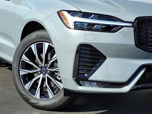2025 Volvo XC60 Core