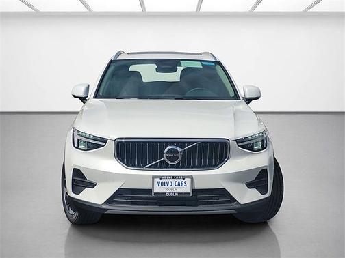 2025 Volvo XC40 Core