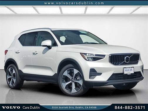 2025 Volvo XC40 Core