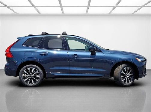 2025 Volvo XC60 Core