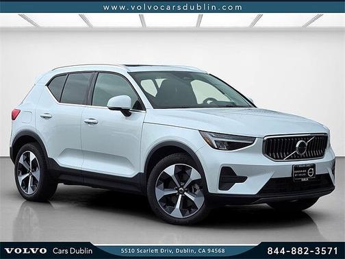 2025 Volvo XC40 Core