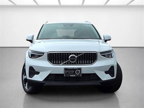 2025 Volvo XC40 Core