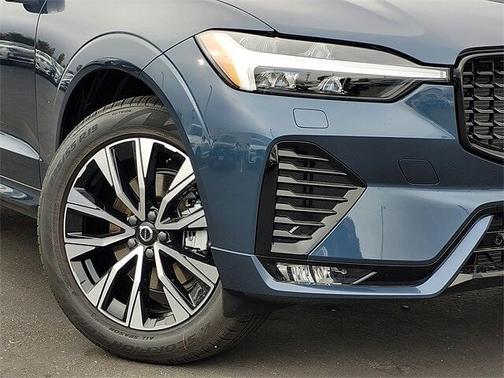 2025 Volvo XC60 Core