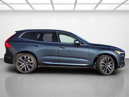 2023 Volvo XC60 B5 Ultimate Bright Theme