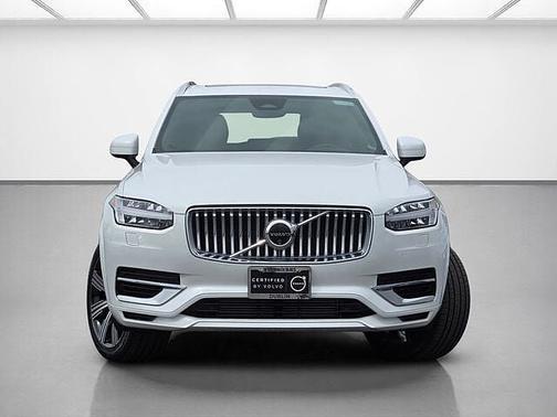 Crystal White 2024 Volvo XC90 Plus