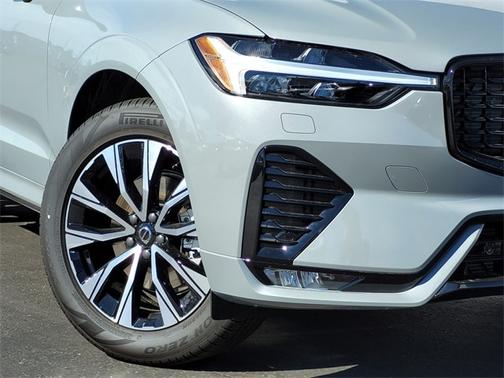 2025 Volvo XC60 B5 Core