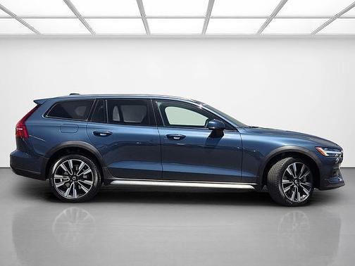 Denim Blue 2025 Volvo V60 Cross Country Ultra