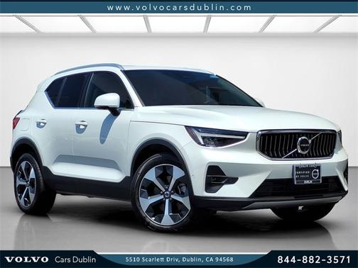 2025 Volvo XC40 B5 Plus Bright Theme