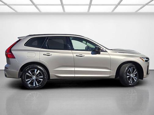 2025 Volvo XC60 Core
