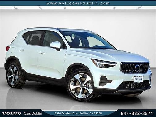 2025 Volvo XC40 Core