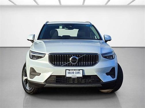 2025 Volvo XC40 Core