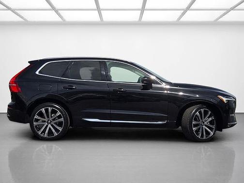 2023 Volvo XC60 B5 Ultimate Bright Theme