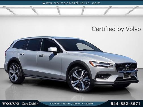 Silver Dawn 2025 Volvo V60 Cross Country Plus