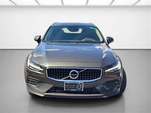 2022 Volvo V60 Cross Country T5