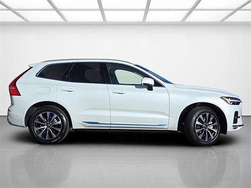 2023 Volvo XC60 Plus