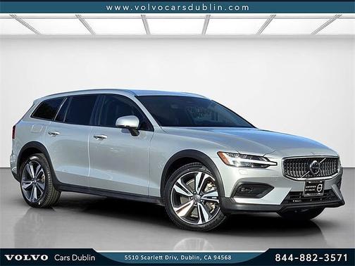 2025 Volvo V60 Cross Country Plus