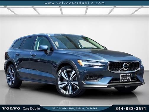 2023 Volvo V60 Cross Country B5 Plus