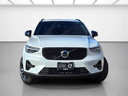 2025 Volvo XC40 Plus