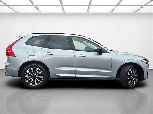 2025 Volvo XC60 Plus