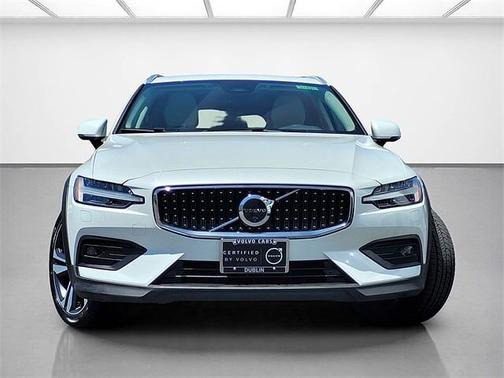 2023 Volvo V60 Cross Country Plus