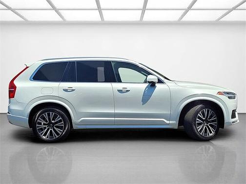 2022 Volvo XC90 T5 Momentum