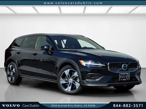2023 Volvo V60 Cross Country B5 Plus