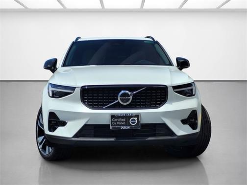 2024 Volvo XC40 B5 Plus Dark Theme