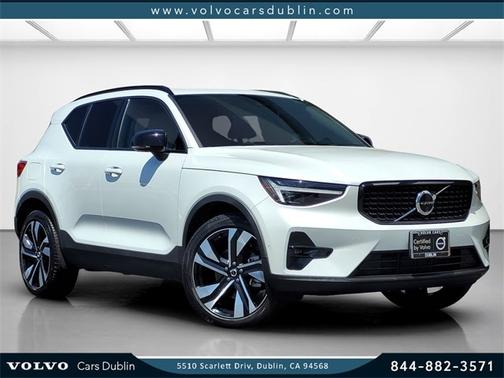 2024 Volvo XC40 B5 Plus Dark Theme