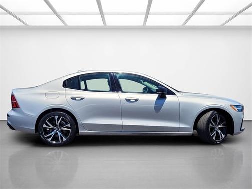 2025 Volvo S60 Core
