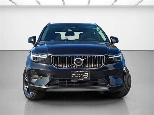 2025 Volvo XC40 Core