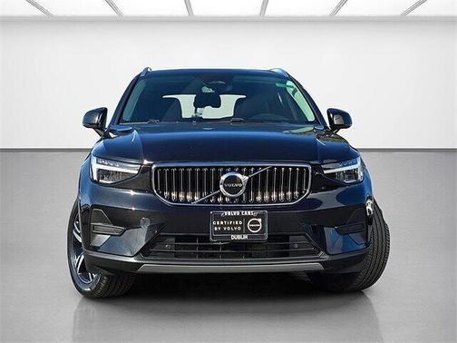 2025 Volvo XC40 Core