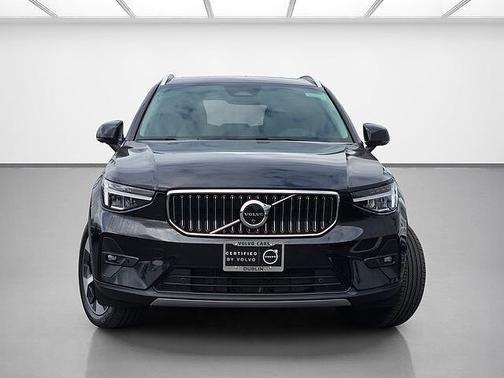 Onyx Black 2025 Volvo XC40 Plus