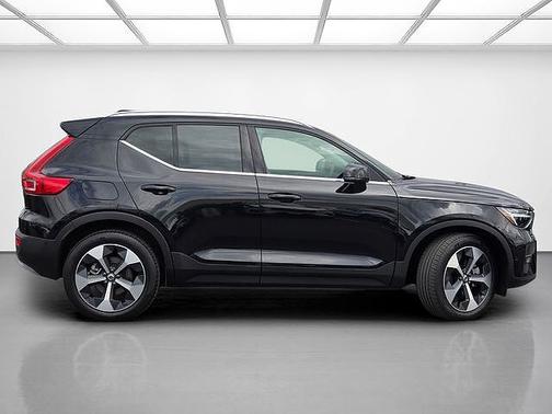 Onyx Black 2025 Volvo XC40 Plus