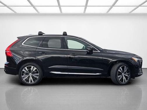 Onyx Black 2023 Volvo XC60 Plus