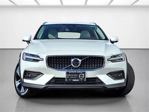2024 Volvo V60 Cross Country Plus
