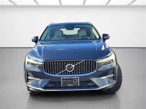 2023 Volvo XC60 B5 Ultimate Bright Theme