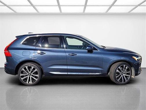 2023 Volvo XC60 B5 Ultimate Bright Theme