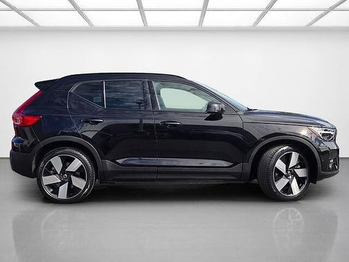Onyx Black 2023 Volvo XC40 Ultimate