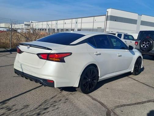 2022 Nissan Altima 2.5 SR