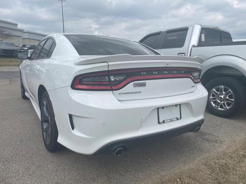 Photo 4 of 5 of 2019 Dodge Charger GT