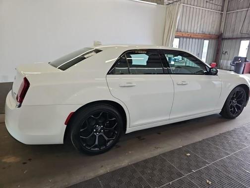 2019 Chrysler 300 Touring