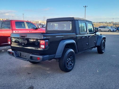 2022 Jeep Gladiator Sport