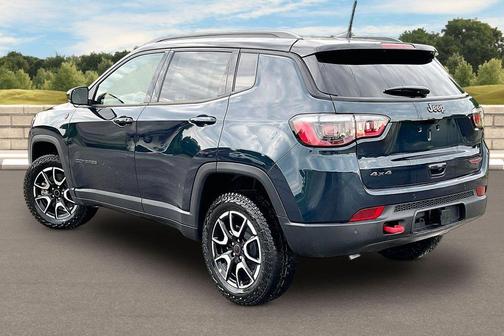 Fathom Blue Pearlcoat 2026 Jeep Compass Trailhawk