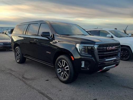 2023 GMC Yukon XL AT4
