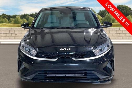Aurora Black Pearl 2022 Kia Forte LXS