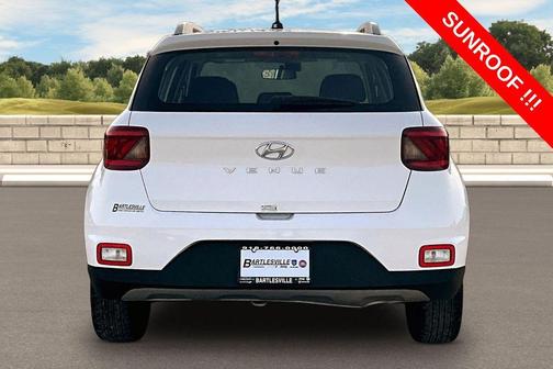 Lunar White 2025 Hyundai VENUE SEL