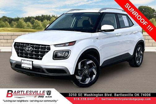 Lunar White 2025 Hyundai VENUE SEL